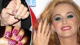 Barevné nehty nosí spousta celebrit. Jejich největší milovnicí je ale Katy Perry!