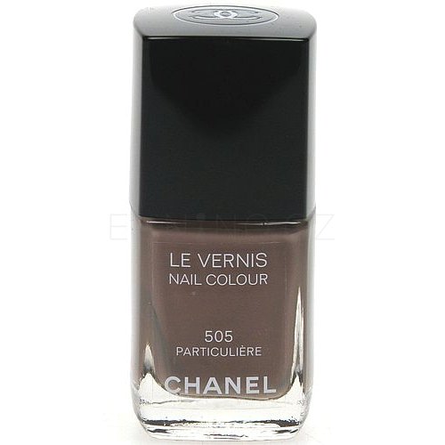 5-free: Lak na nehty Chanel Le Vernis, 689 Kč. Koupíte na www.parfemy-elnino.cz.