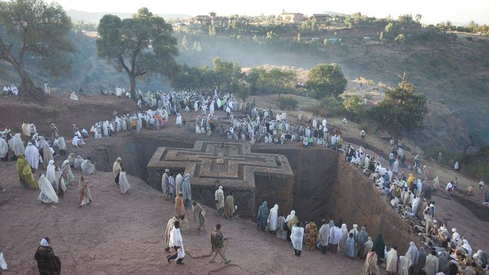 Město Lalibela je známé především unikátními kostely, labyrinty tunelů, chodeb a dalších budov vytesaných do skal, přičemž 11 kostelů je od roku 1978 zapsáno na seznamu UNESCO.