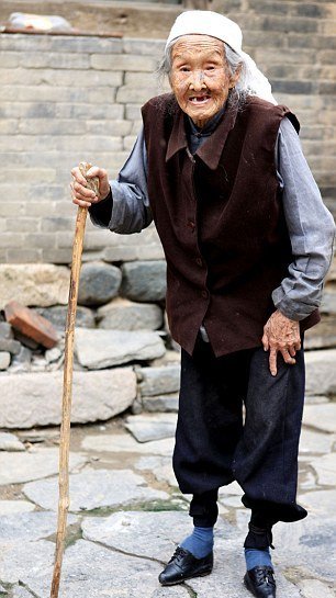 Han Qiaoni (102)