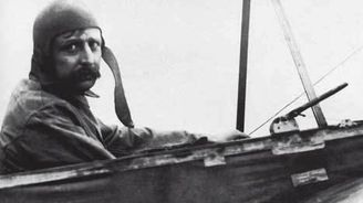 Přelet kanálu La Manche: První byl před 110 lety Louis Blériot. Z Calais do Doveru to zvládl pod 40 minut Přelet kanálu La Manche: První byl před 110 lety Louis Blériot. Z Calais do Doveru to zvládl pod 40 minut
