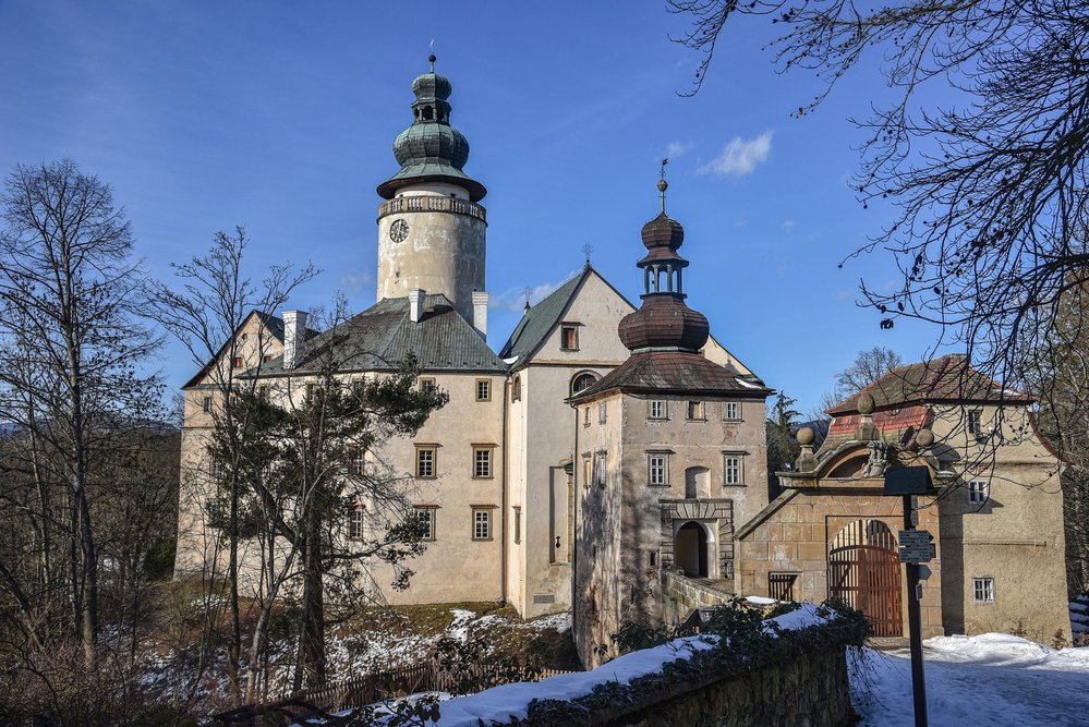 Nenápadné budovy ponurého zámku Lamberk možná skrývají děsivé tajemství