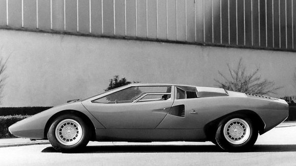 Před 50 lety se poprvé představilo sériové Lamborghini Countach. Působilo jako zjevení!