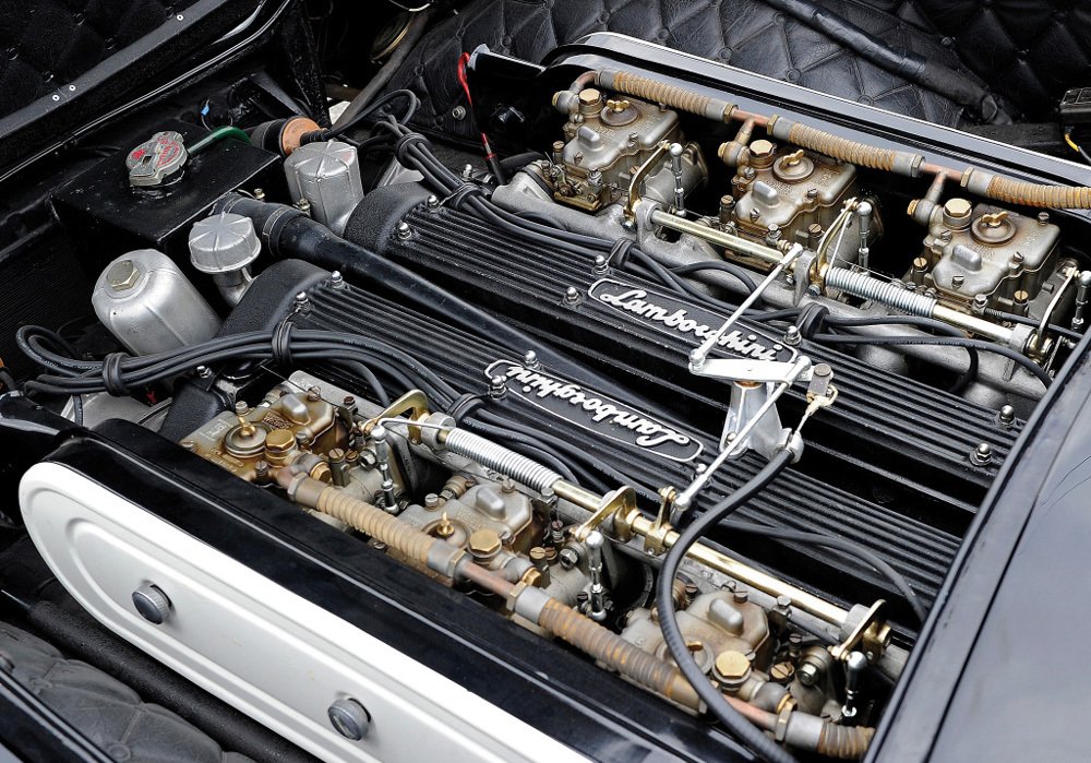 Všechna kupé 400 GT poháněl motor V12 s objemem válců 3 929 cm3 a výkonem 320 koní.  