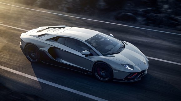 Lamborghini Aventador LP780-4 Ultimae: Dvanáctiválcová vlajková loď značky se loučí