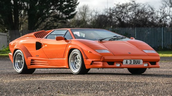 Toto Lamborghini Countach 25th Anniversary je ve stavu prakticky nové automobilu 