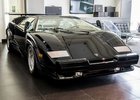 K mání je prakticky nové Lamborghini Countach 25th Anniversary. Na tachometru má jen 135 km