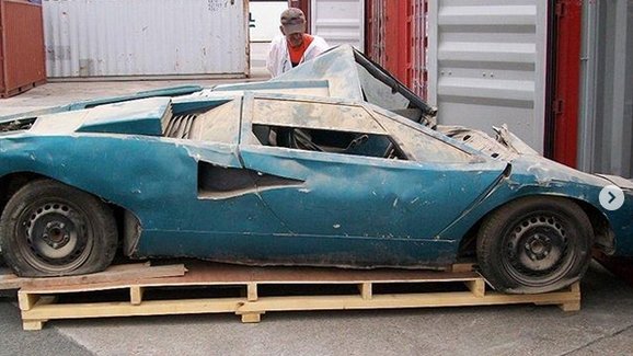 Tohle bude pořádná fuška. Před 40 lety nabouraný Countach prý ožije