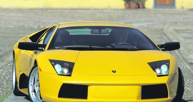 Tak zrovna tohle lamborghini, respektive jeho melodie motoru, ženu určitě dostane...