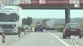 Řidič v lamborghini se po dálnici řítil více než dvousetkilometrovou rychlostí.