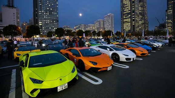 V Japonsku opět vrcholí vlna nákupů nejdražších automobilů