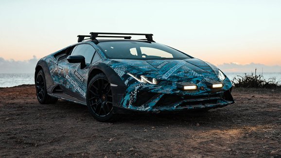 Lamborghini Huracán Sterrato láká novým trailerem, terénu se nebojí