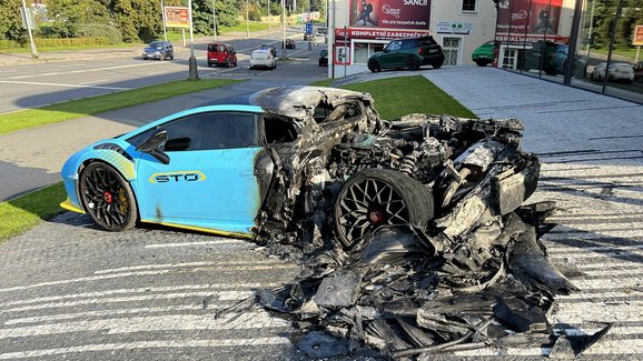 V Praze shořelo vzácné Lamborghini, škoda je 11 milionů! Možná ho někdo zapálil úmyslně