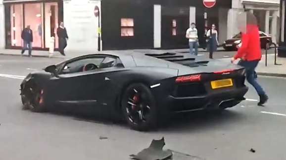 Video: Nabourat Lamborghini Aventador je jako...