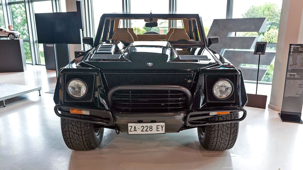 Lamborghini LM002