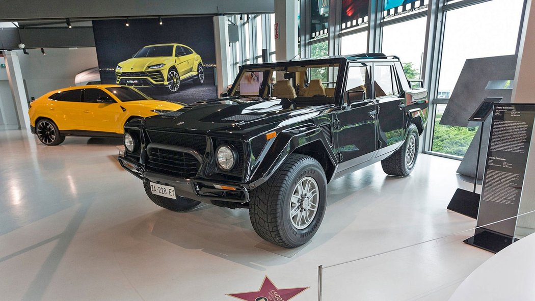 Lamborghini LM002