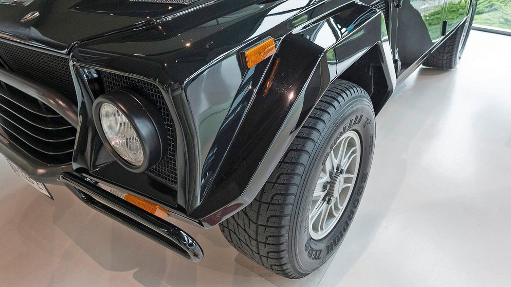 Lamborghini LM002