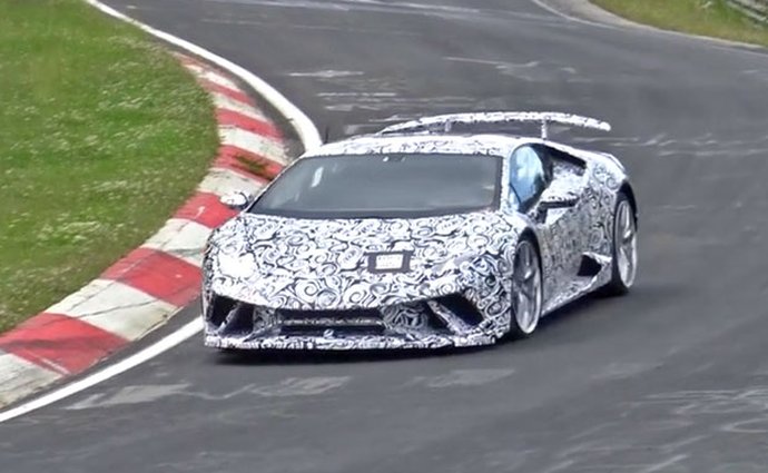 Spy video: Odlehčené Lamborghini Huracán Superleggera už pilně testuje