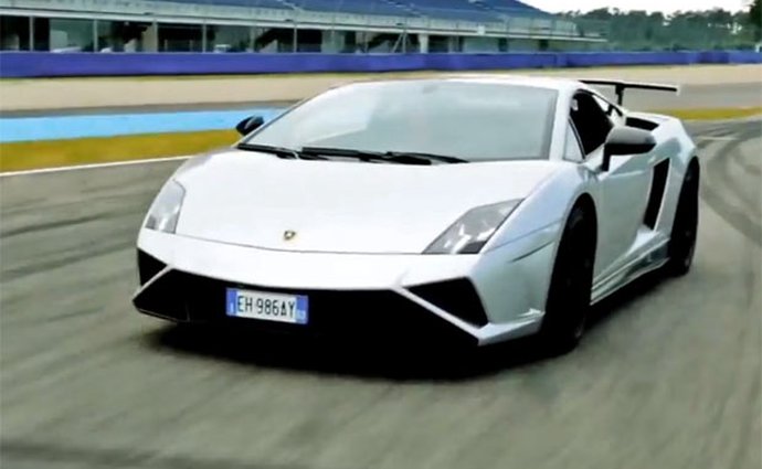 Video: Lamborghini Gallardo LP570-4 Squadra Corse řádí a řve na okruhu