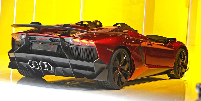 Ženeva živě: Lamborghini Aventador J