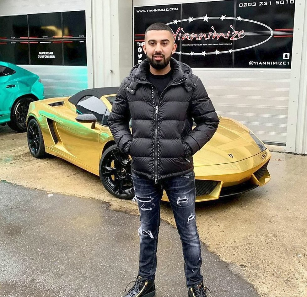 Boháčovo Lamborghini Gallardo v hodnotě 3,8 milionu korun skončilo v plamenech.