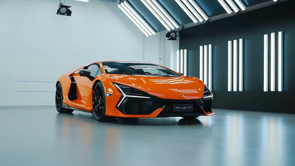 How is the Lamborghini Revuelto built?  The Italians are giving a glimpse into the production of a new supercar