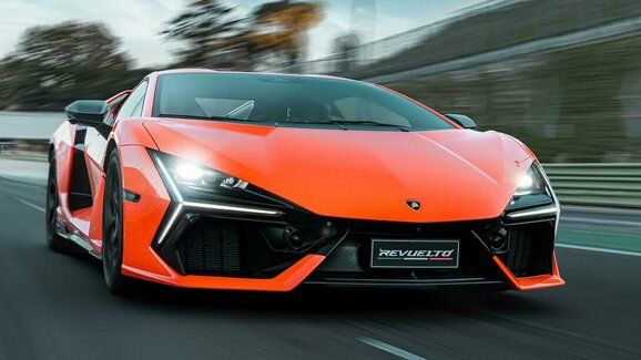 Nové Lamborghini Revuelto v akci! Hybridní dvanáctiválec se prohnal po závodním okruhu