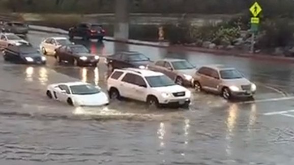 Video: Lamborghini Gallardo téměř jako ponorka