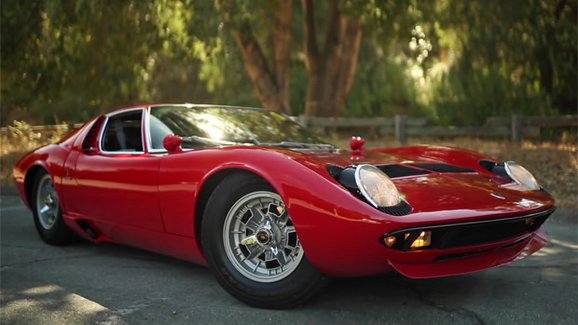 Lamborghini Miura P400 S (1970): Rudý býk ohromuje i dnes (video)