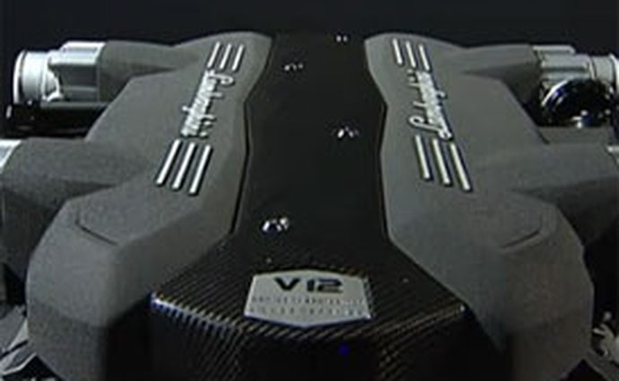 Video: Lamborghini - Nový motor a jeho montáž