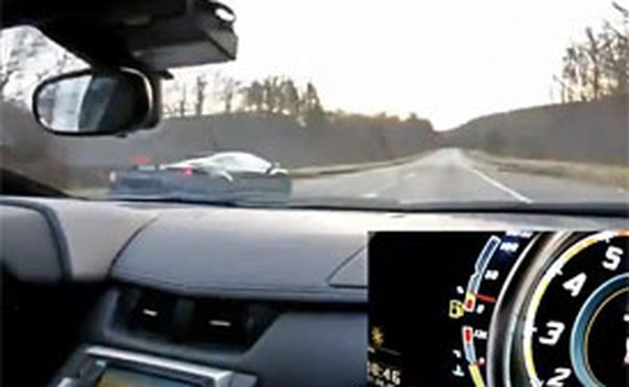 Video: Lamborghini Aventador vs. oturbené Gallardo