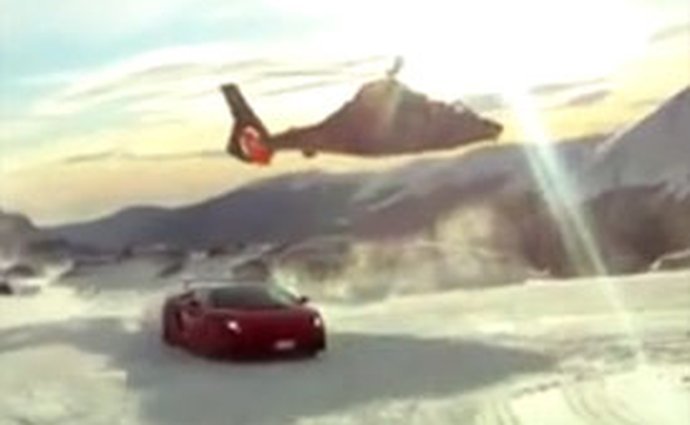 Propagační video Lamborghini: Alpy, sníh a... helikoptéra