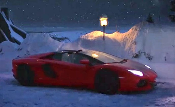 Video: Santa Claus vyměnil soby za Lamborghini Aventador LP700-4 Roadster