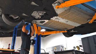 Výměna oleje v motoru Lamborghini Huracán: Jednoduché to tak úplně není! Výměna oleje v motoru Lamborghini Huracán: Jednoduché to tak úplně není!