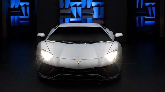 V Lamborghini poskládali playlist, který skvěle zní s jejich motory V12