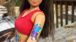 Opravdová barbína: Barbie už nemá vosí pas ale akné