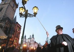 Nahradí historické osvětlení v centru Prahy chytré lampy? První se budou testovat v Karlíně (ilustrační foto).