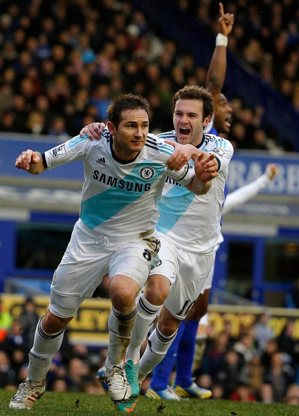 Frank Lampard je opět hrdinou Chelsea. Dvěma góly otočil duel s Evertonem a zajistil tři body pro svůj tým.