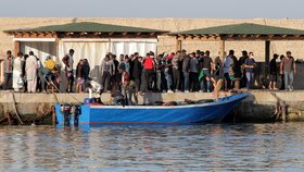 Italský ostrov Lampedusa obsadili uprchlíci, úřady jsou zoufalé.