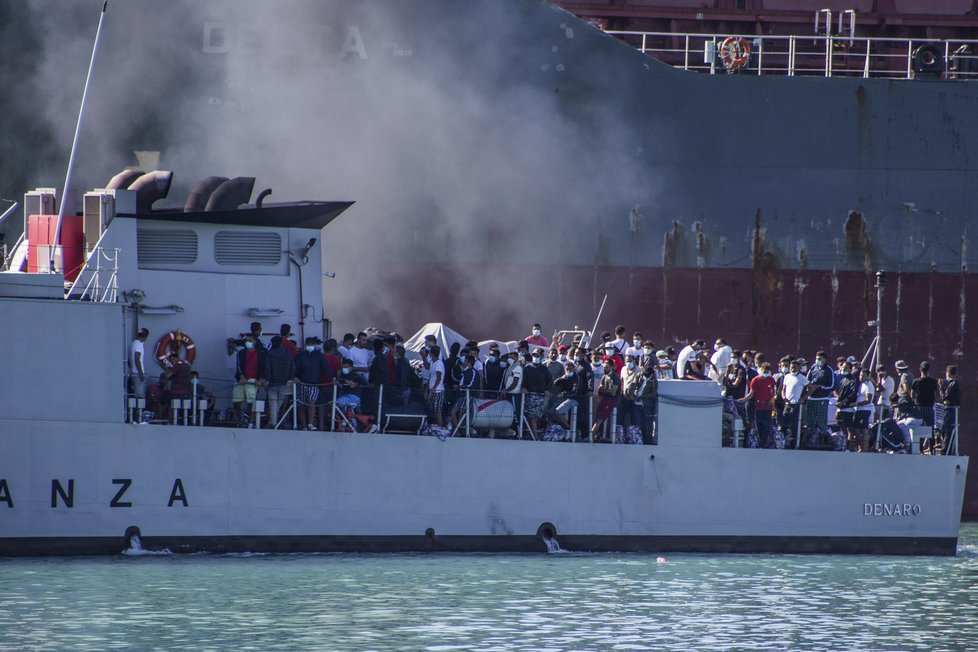 Italský ostrov Lampedusa obsadili uprchlíci, úřady jsou zoufalé.