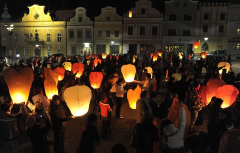 Valentýnský lampion přání zapálil dům!