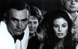 Sean Connery a Lana Wood jako James Bond a jeho Bond girl ve filmu Diamanty jsou věčné.