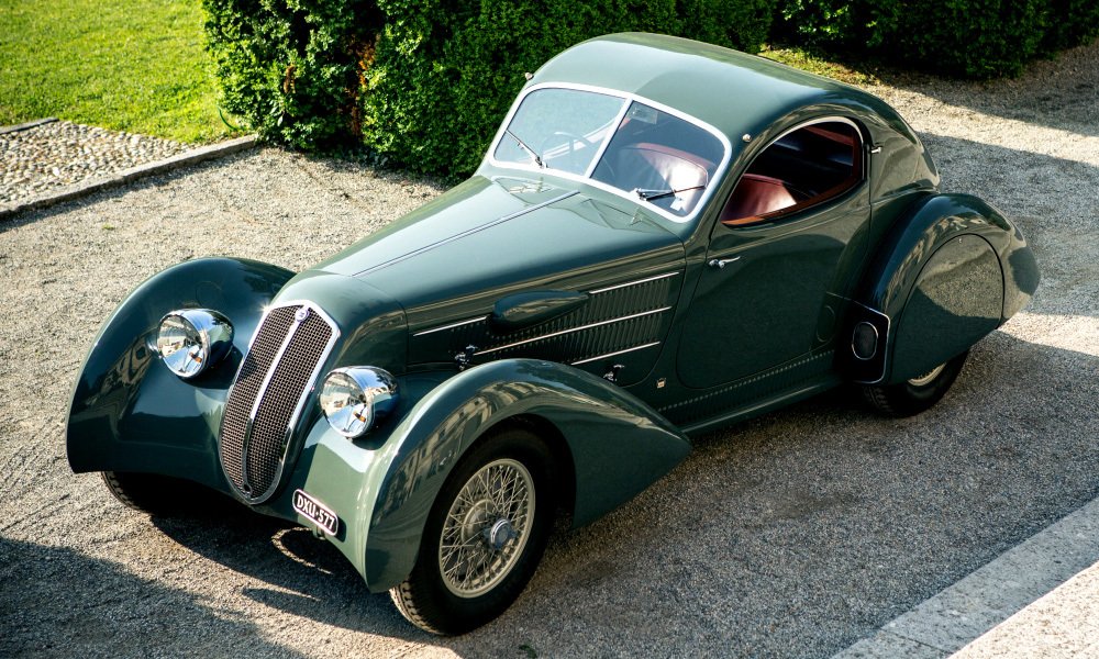 Aerodynamická Lancia Astura Berlinetta druhé série (230) z roku 1933 s karoserií Castagna.