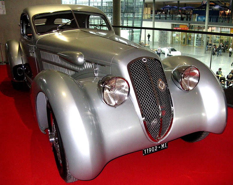 Kupé Lancia Astura Aerodinamica série 233C z roku 1935 bylo vyrobeno ve dvou kusech pro syny italského diktátora Benitta Mussoliniho.