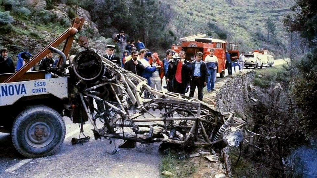 Shořelé torzo vozu po havárii na Korsice 1986