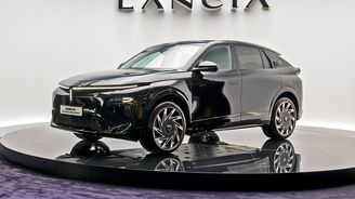 Lancia Gamma naživo v Paříži: Šmrncovní kupé-SUV známou techniku spojuje s italským šarmem Lancia Gamma naživo v Paříži: Šmrncovní kupé-SUV známou techniku spojuje s italským šarmem