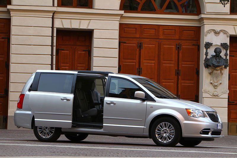 Lancia Voyager - oficiální fotografie