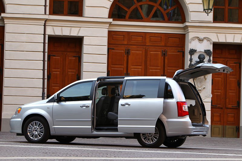 Lancia Voyager - oficiální fotografie