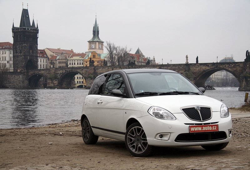 Lancia Ypsilon