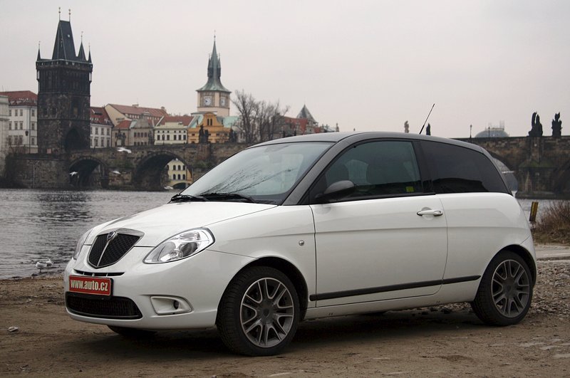 Lancia Ypsilon